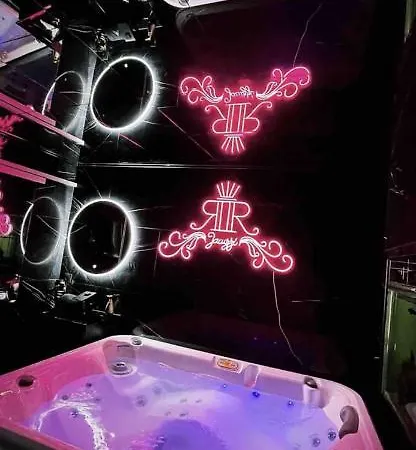 Oda ve Kahvaltı Rr Jacuzzi Saint-Laurent-des-Arbres