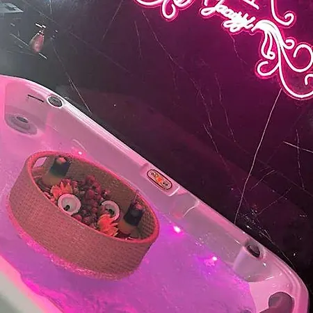 Rr Jacuzzi Alojamento de Acomodação e Pequeno-almoço 3*